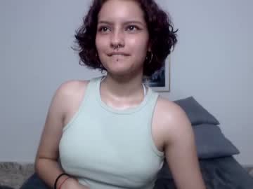 Cam for elietteylydian